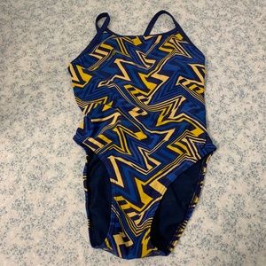 3/$15 Sporti 28 suit